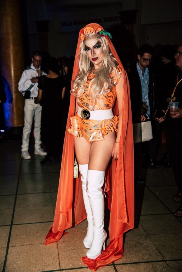 Tebas -Desfile KE $ANTA AW19