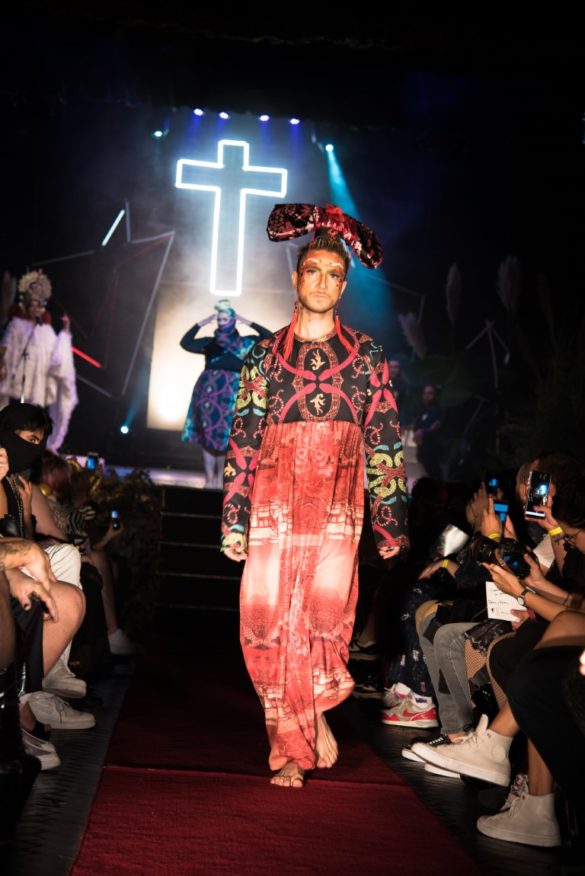 Tebas -Desfile KE $ANTA AW19