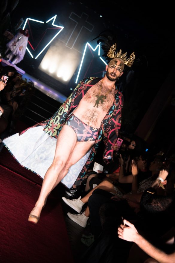 Tebas -Desfile KE $ANTA AW19