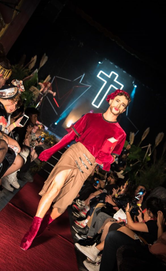 Tebas -Desfile KE $ANTA AW19