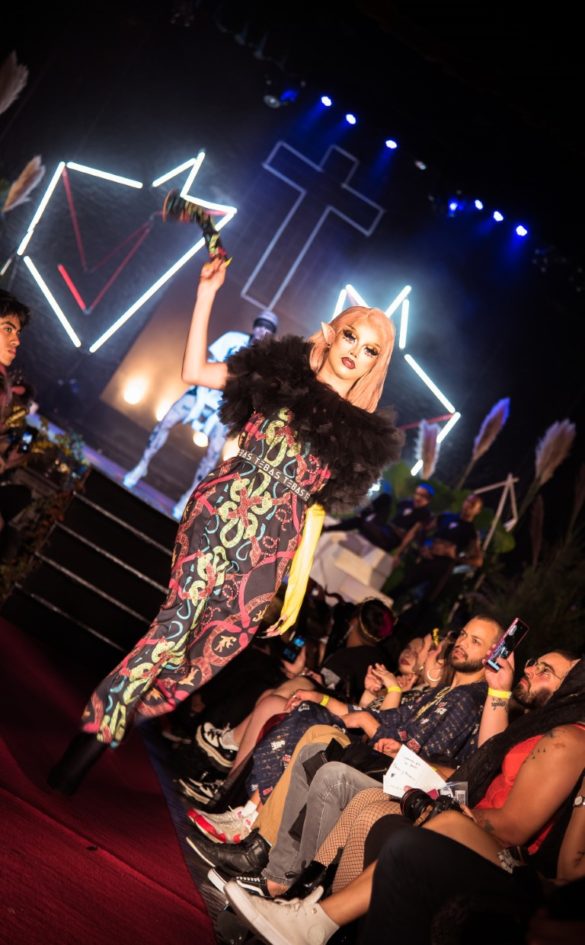 Tebas -Desfile KE $ANTA AW19